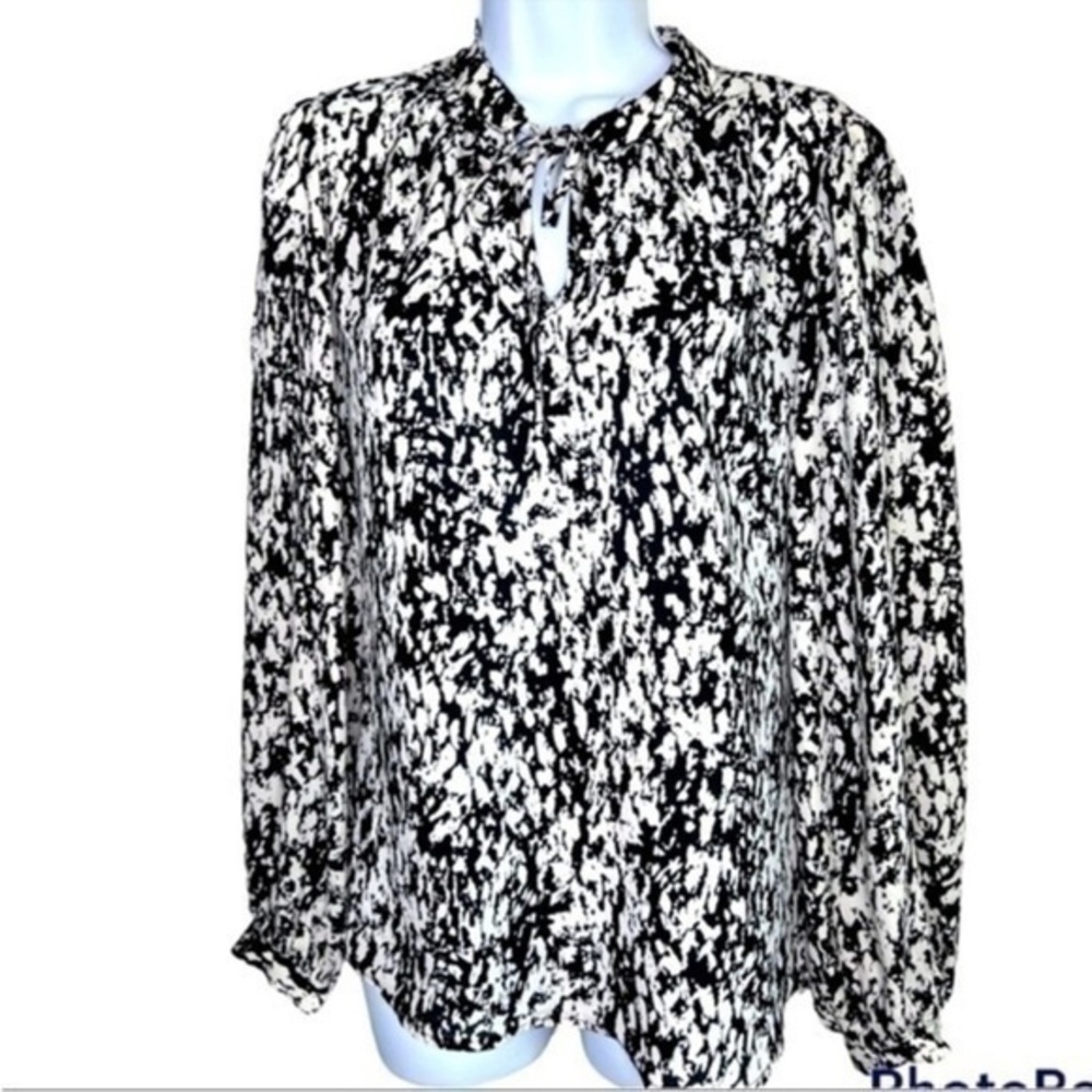 Maison d’ Amelie Elegant Black and White Women's Top